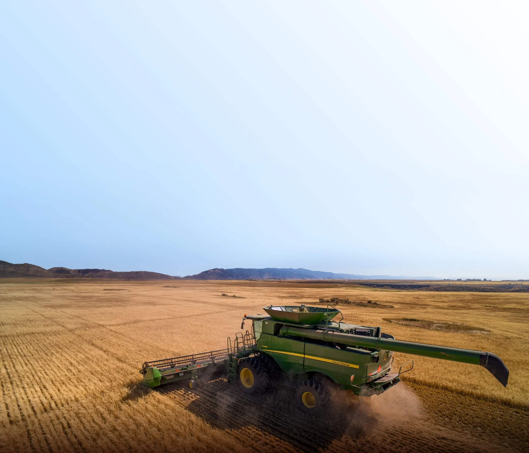 tractor-grain-field