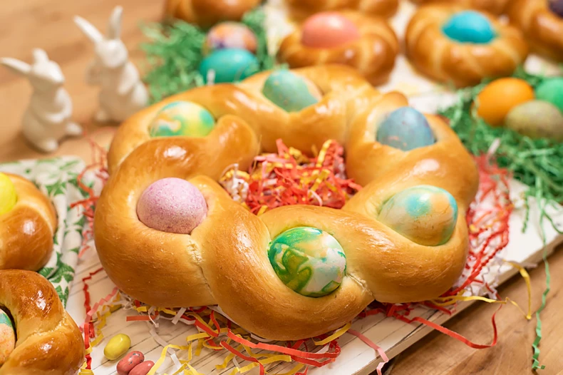 Easter-Bread-Colorful-Eggs_Page_Full-01