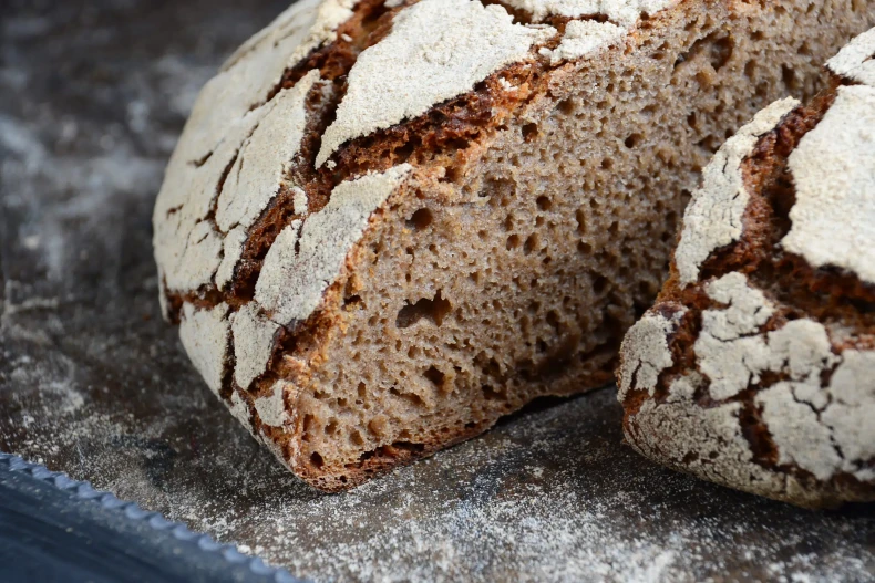 Torte-de-Seigle_Crumb-scaled.jpg (1)