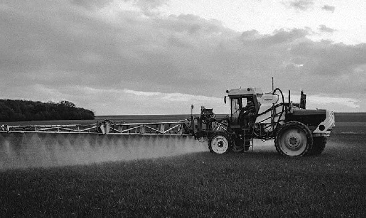 pesticide-spraying_bw_sm
